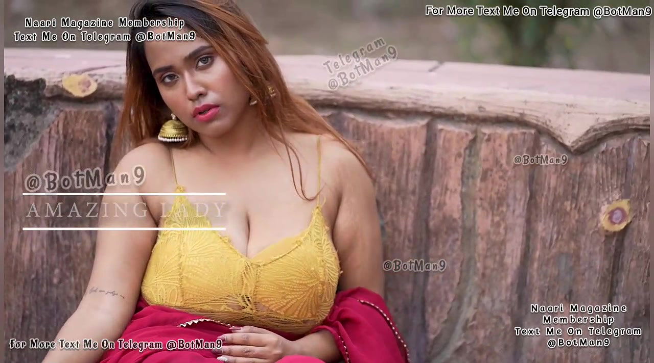 Porshi Showing Deep Cleavage to Tease in Saree Shoot