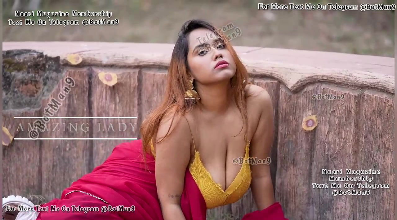 Porshi Showing Deep Cleavage to Tease in Saree Shoot