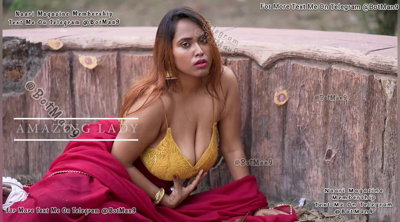 Porshi Showing Deep Cleavage to Tease in Saree Shoot