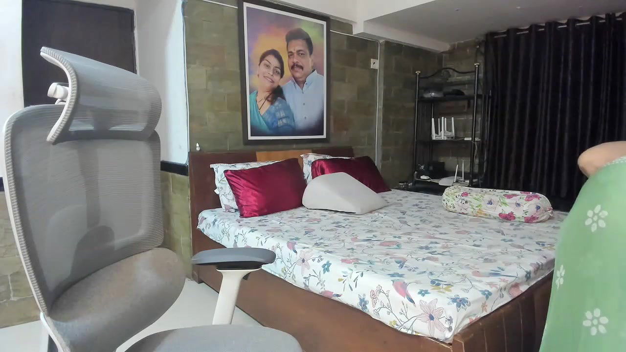 Busty Aunty Tarivishu Licking Her Big Boobs In Show