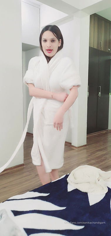 Model Sonika Chandigarh Teases Her Ass