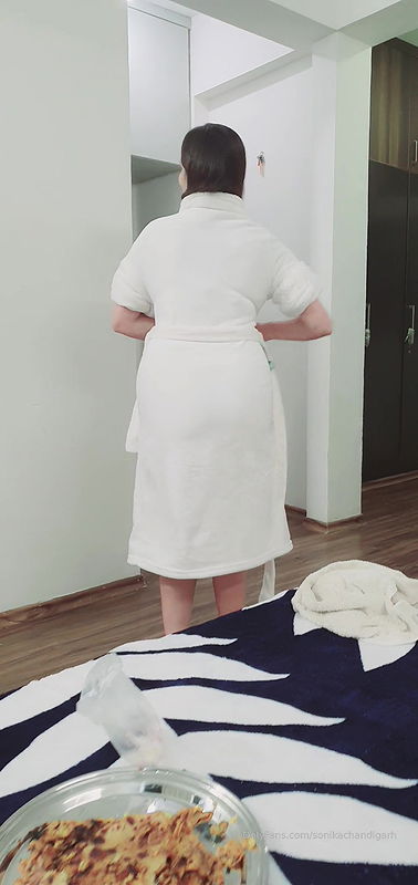 Model Sonika Chandigarh Teases Her Ass