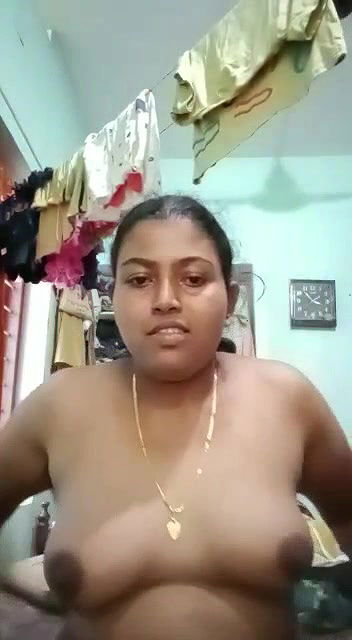 Sexy chashmish babe showin