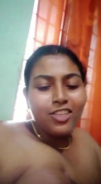 Sexy chashmish babe showin