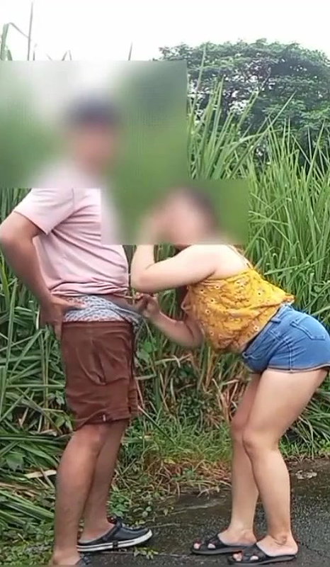 Hotwife Road Side Sucking And Standing Doggy Sex