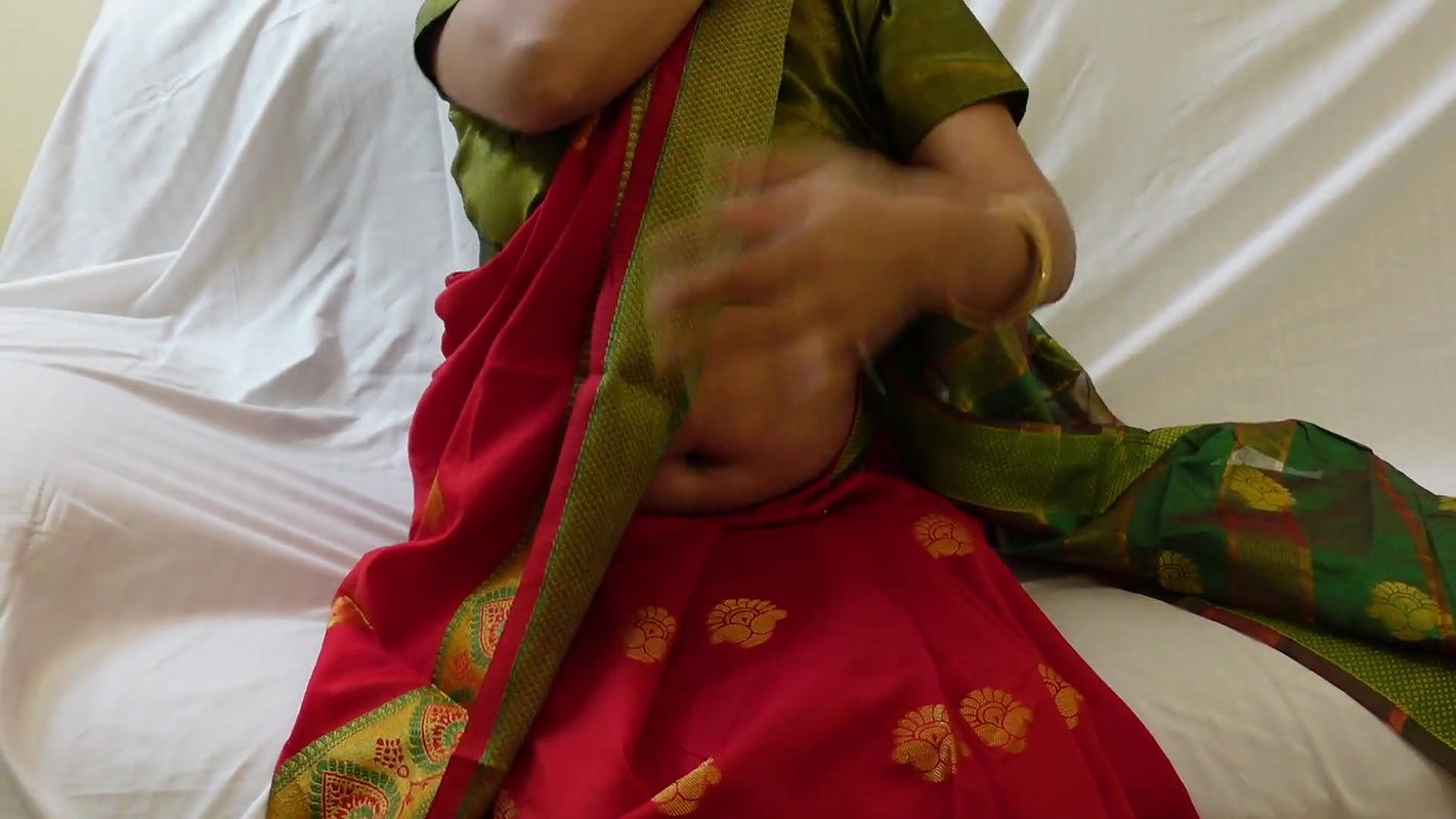 Horny Hot Indian Aunty Fingering Pussy