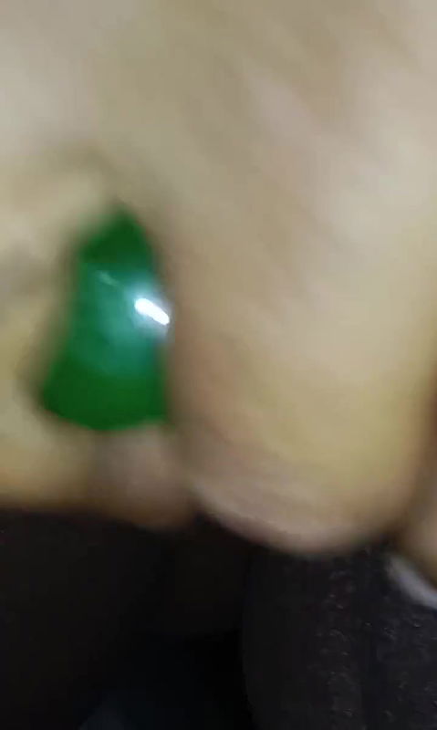 Desi Tamil When Uma gets hot, she lowers them and leaves her femininity slowly with her hands down