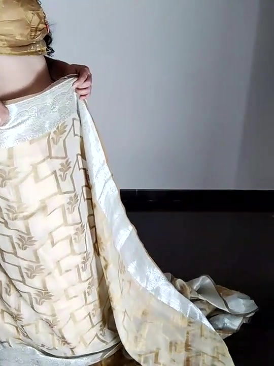 Telugu Aunty Sexy Show Her Curves And  Big Boobs