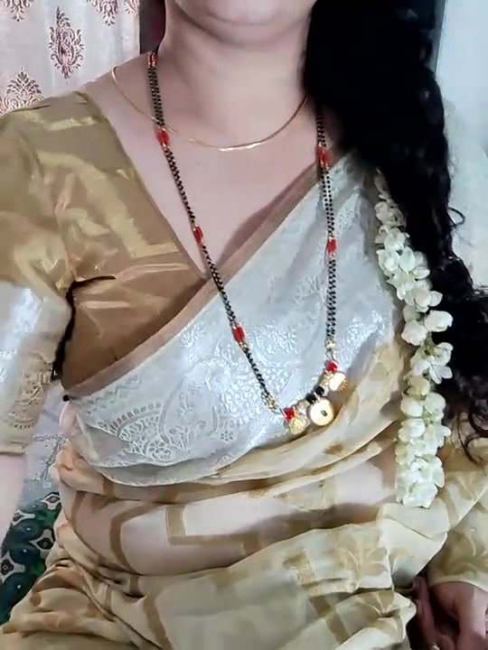 Telugu Aunty Sexy Show Her Curves And  Big Boobs
