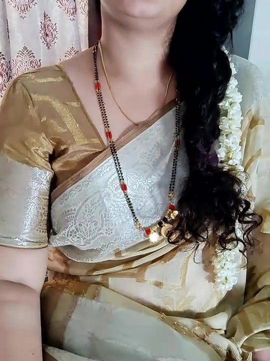 Telugu Aunty Sexy Show Her Curves And  Big Boobs