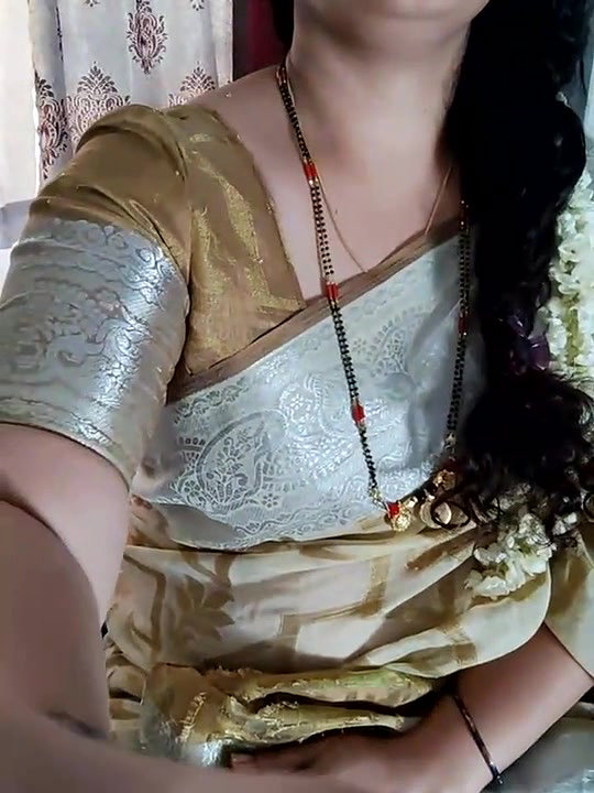 Telugu Aunty Sexy Show Her Curves And  Big Boobs