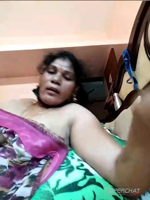 South Indian Tamil Aunty Show Her  Big Boobs