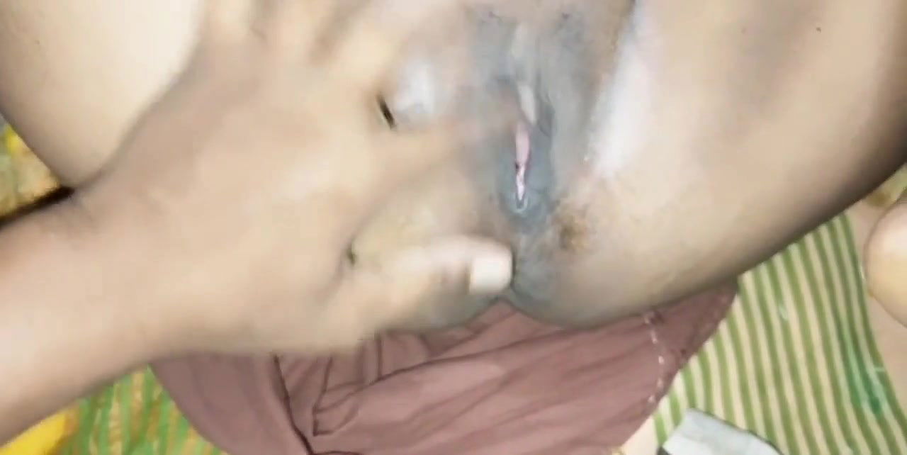 Bhabhi ka pani nikal diya ungali se