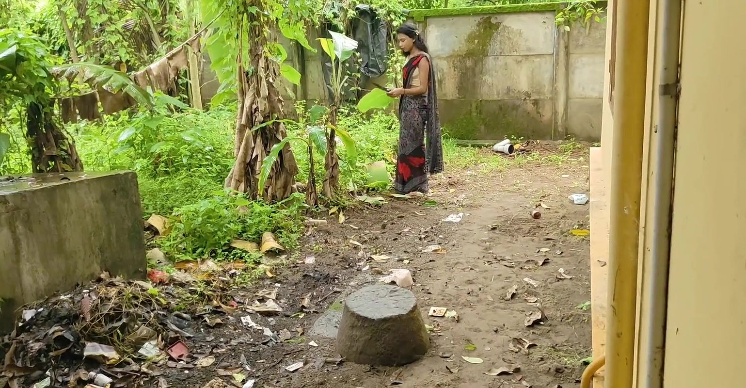 BHABI FUCKED WITH HER NAUKAR AND ELECTRICIAN WHEN HER HUSBAND NOT IN HOME,