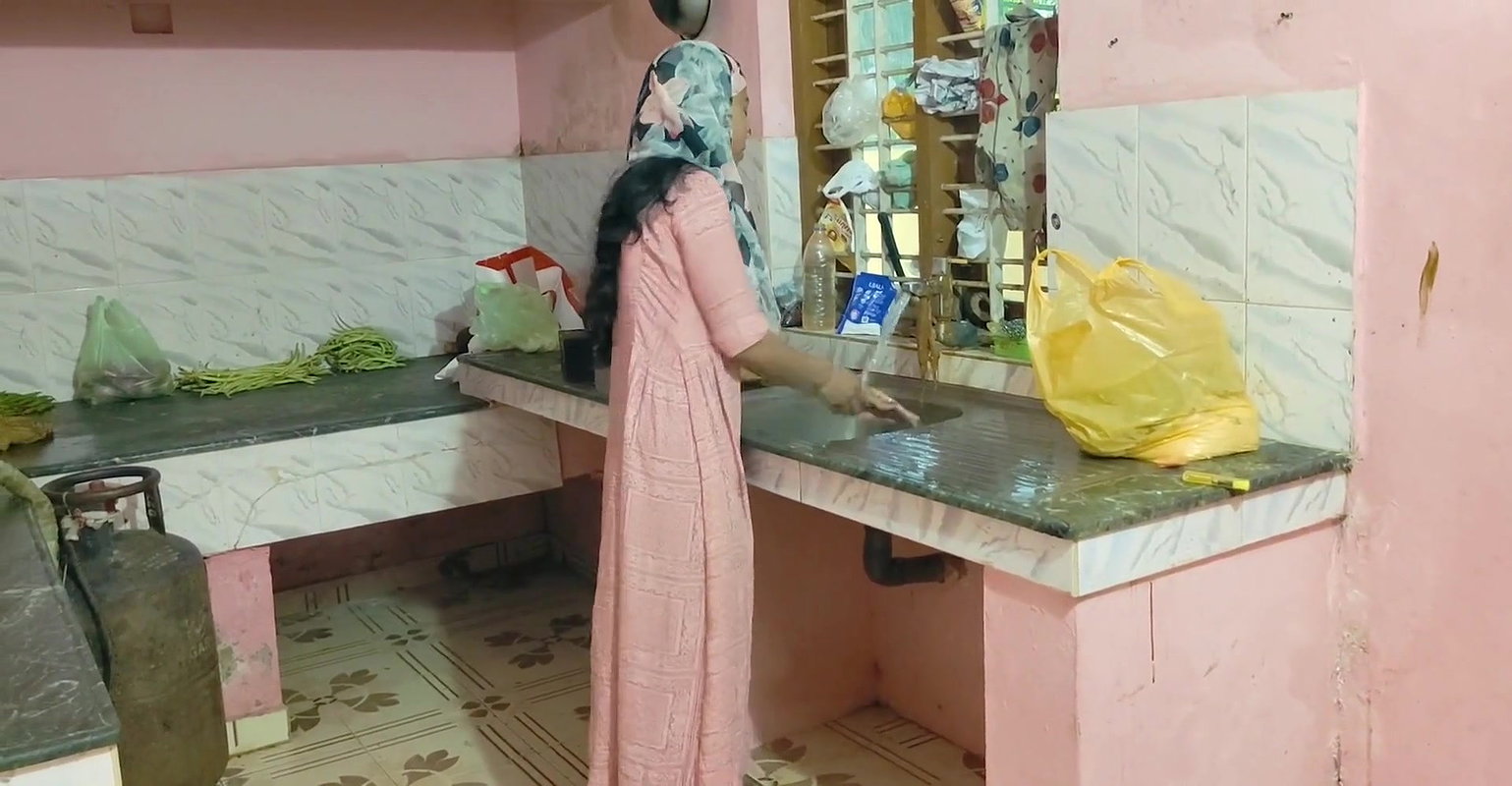 Indian Wife cuckold Hubby Ke Samne Boyfriend se Chuda kitchen