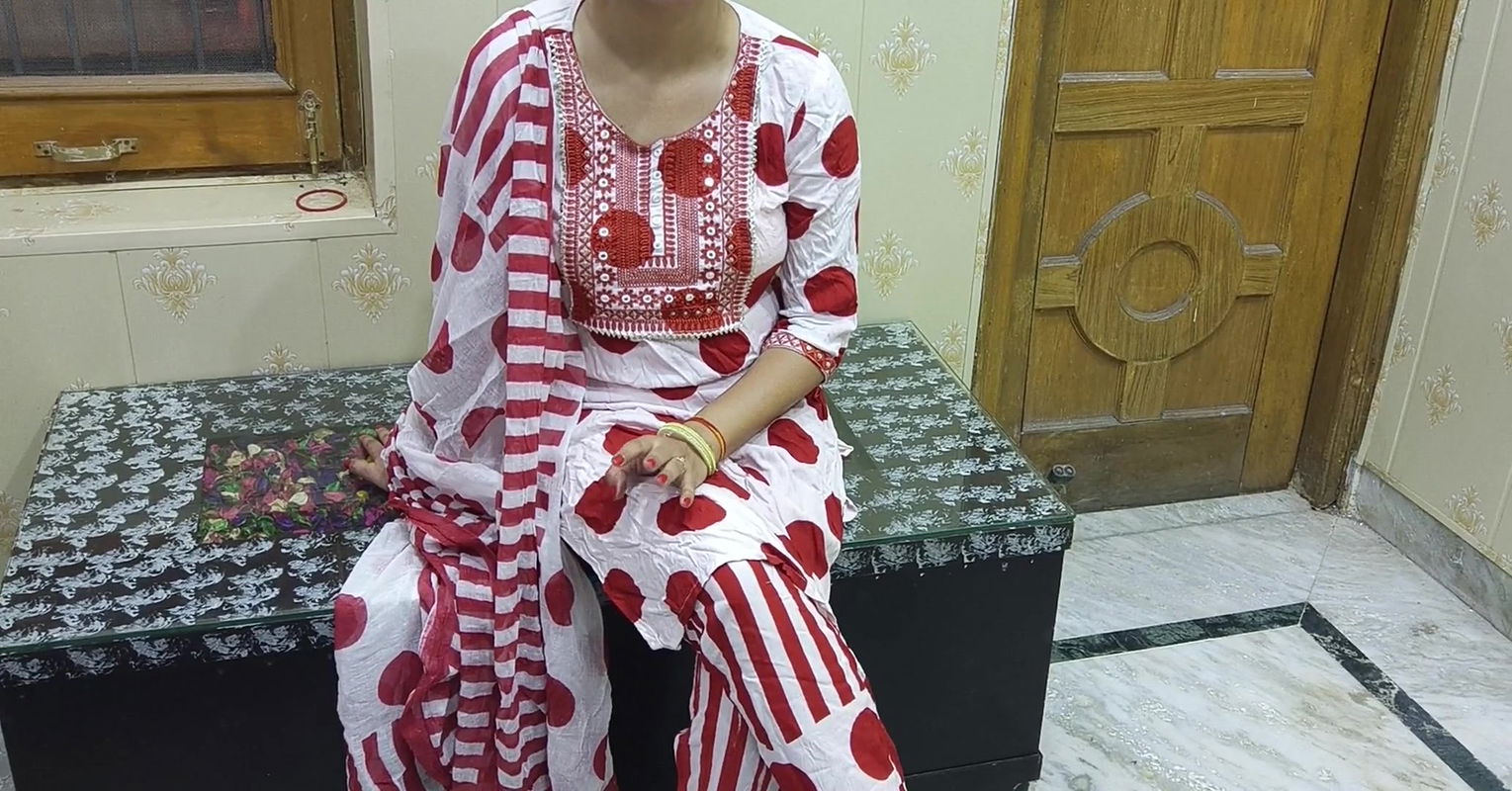 Mulkin herself with house servant babu hardcore sex video Hindi full masti