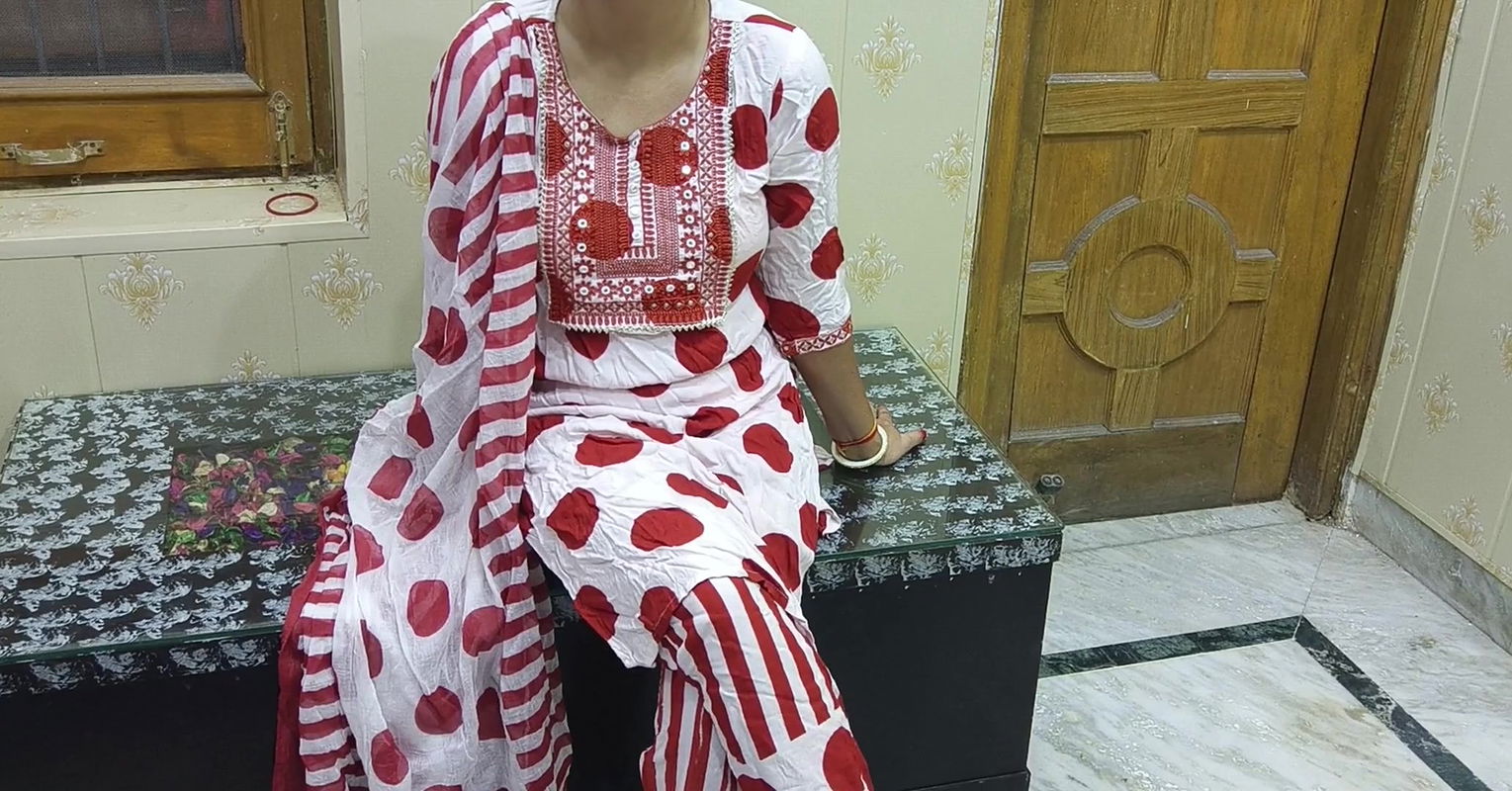 Mulkin herself with house servant babu hardcore sex video Hindi full masti