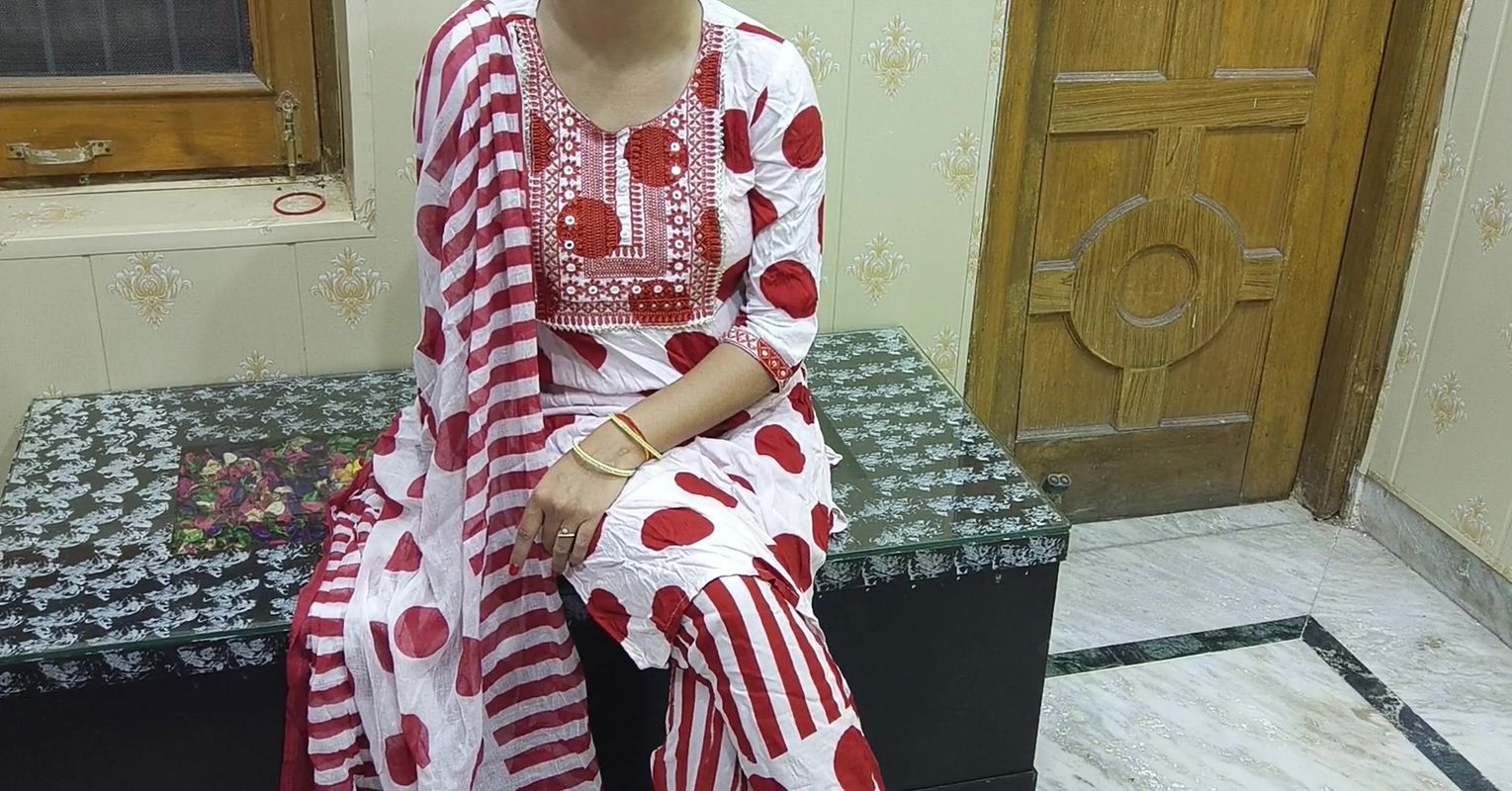 Mulkin herself with house servant babu hardcore sex video Hindi full masti