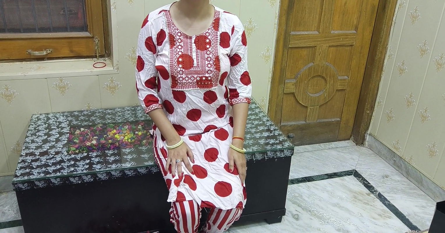 Mulkin herself with house servant babu hardcore sex video Hindi full masti