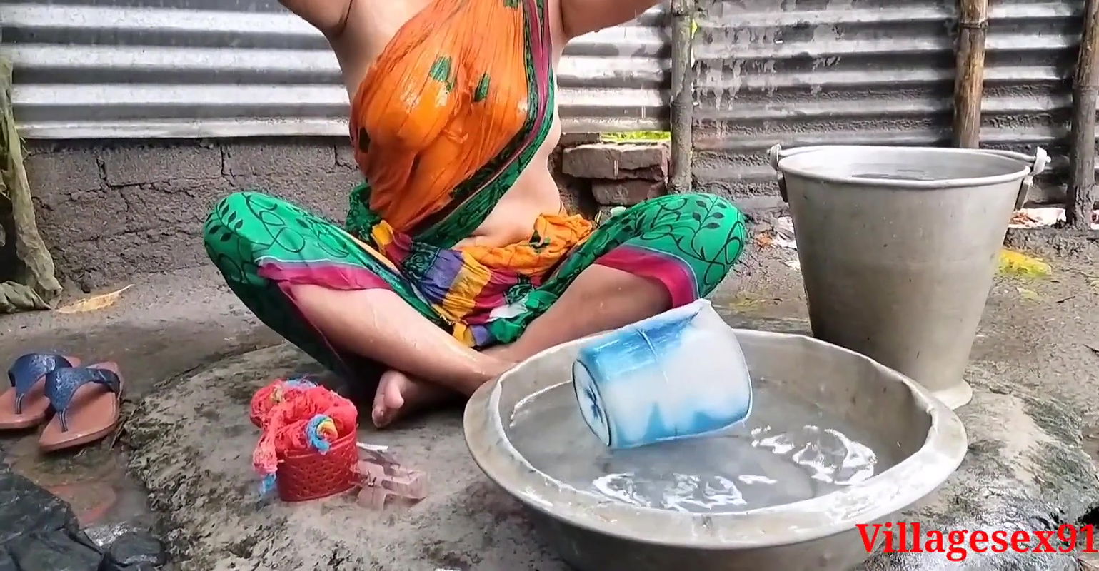 Wife show her pussy licked clear by bathing in outdoor