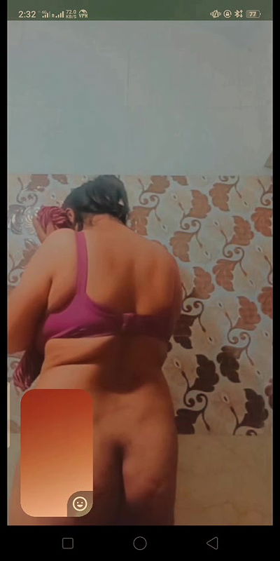 Chubby tanker bhabhi