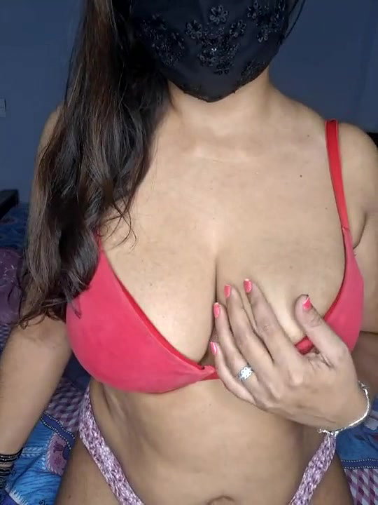 Busty Aunty Show Her Big Boobs And Fuck Pussy With Dildo