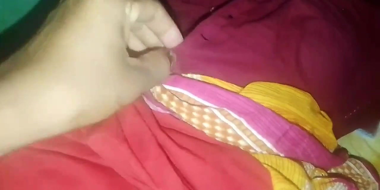 Desi Hot mallu aunty Boobs pressing
