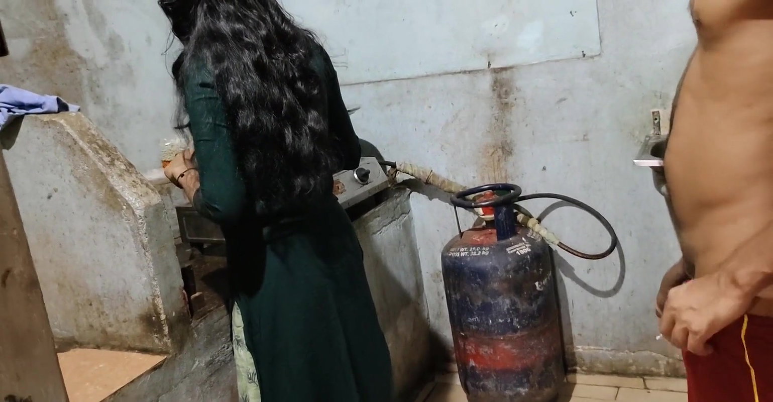 Desi housewife got hard fucked in doggy style with husband