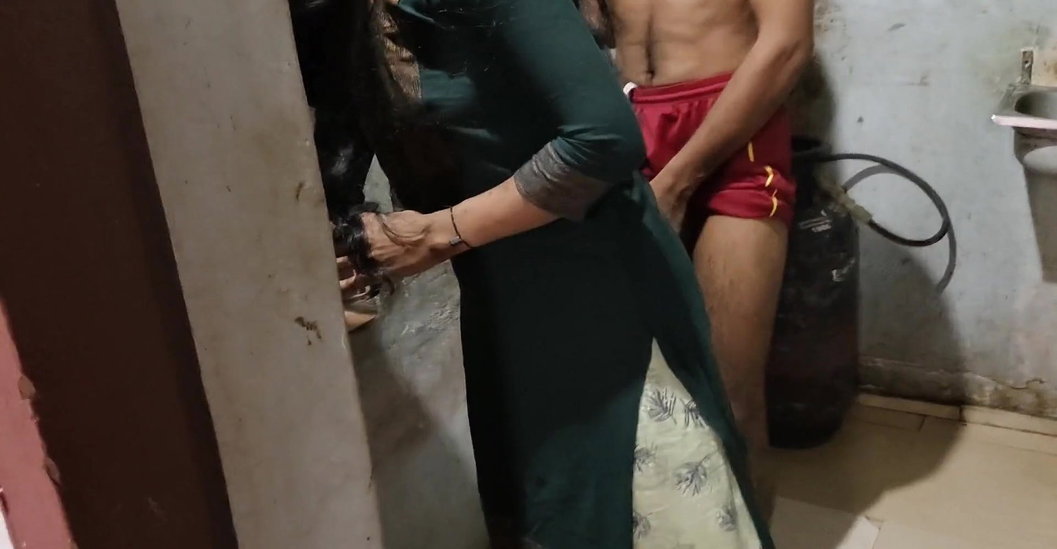 Desi housewife got hard fucked in doggy style with husband