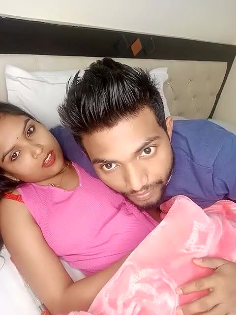 MAHI HOT LIVE