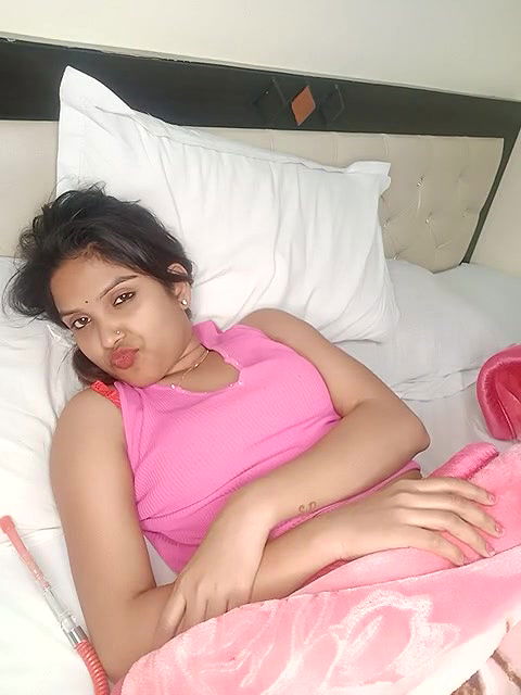 MAHI HOT LIVE