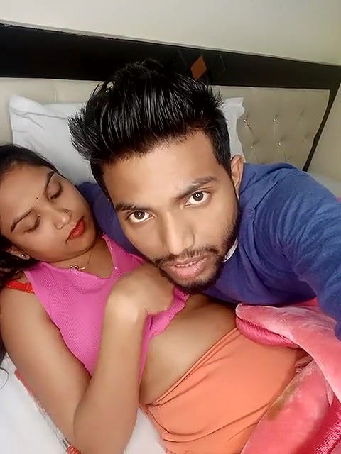 MAHI HOT LIVE