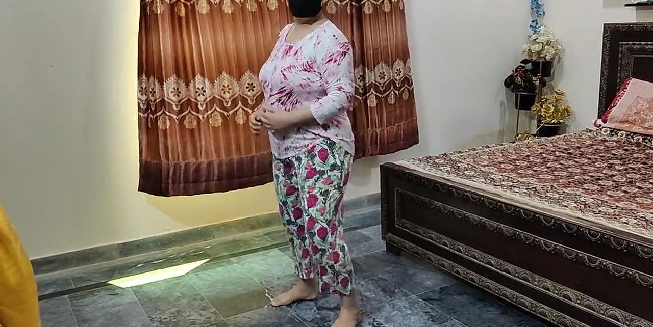 Bigass mom nude yoga at morning in hot mood