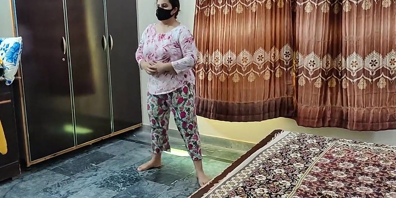 Bigass mom nude yoga at morning in hot mood