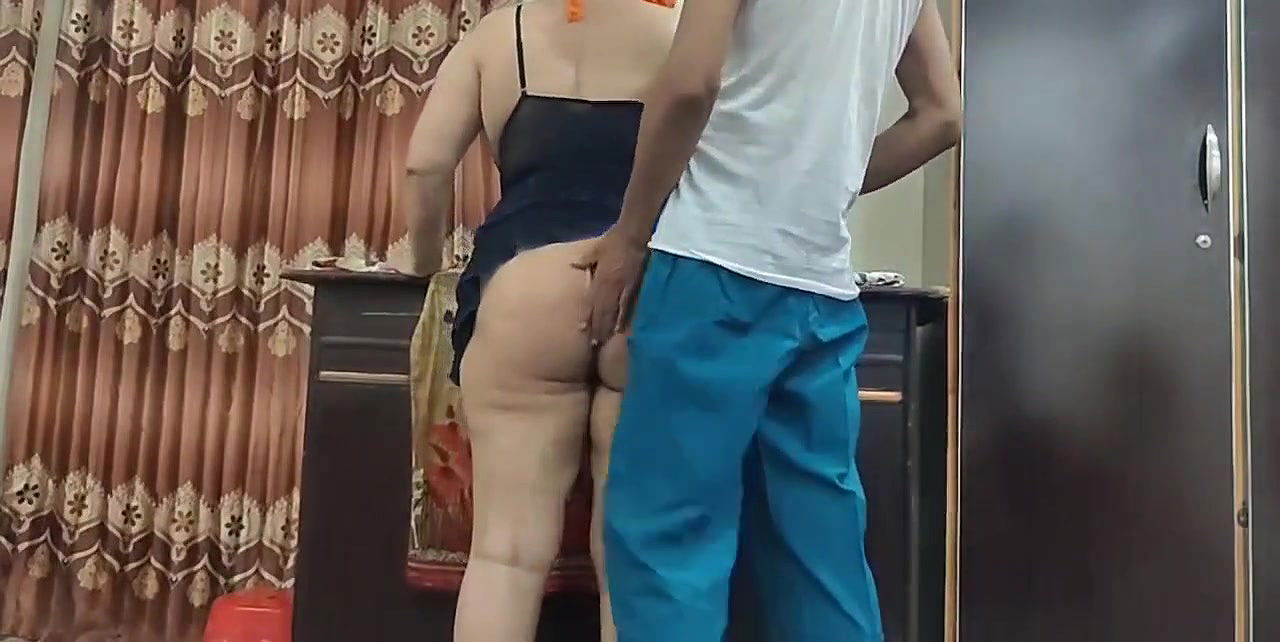pakistani stepmom fucked in home