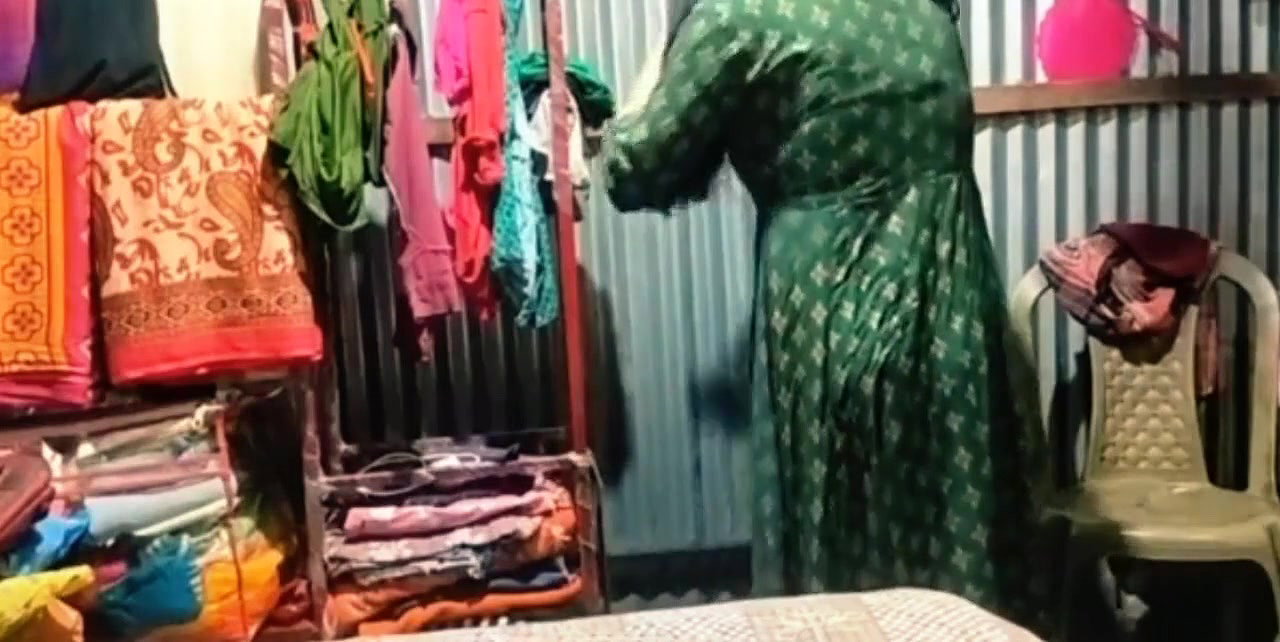 Indian desi bhabhi is dressing