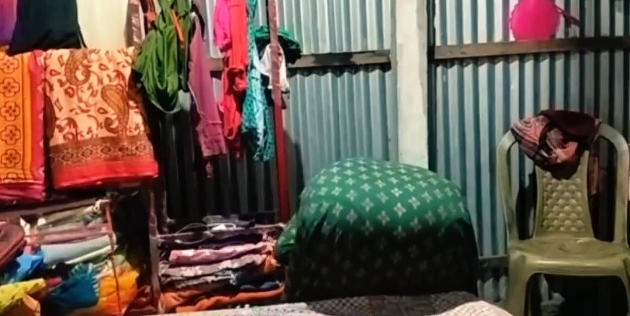 Indian desi bhabhi is dressing