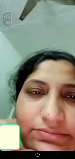 Desi lady showing boobs and pussy on video call