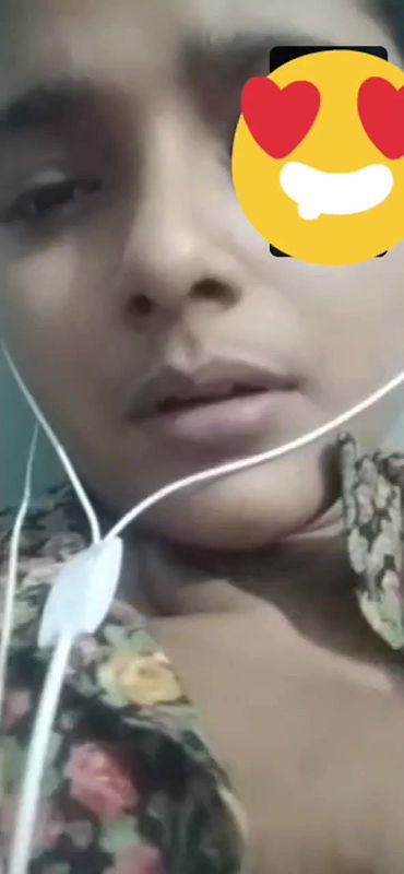 Beautiful Hijabi Mal Showing