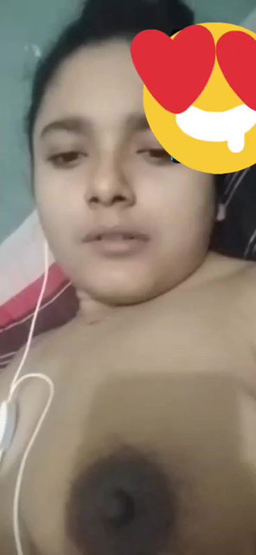 Beautiful Hijabi Mal Showing