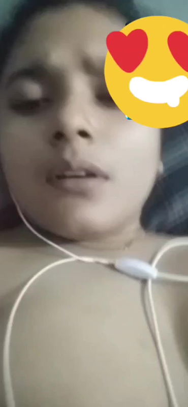 Beautiful Hijabi Mal Showing