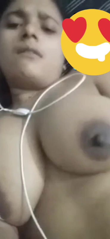 Beautiful Hijabi Mal Showing