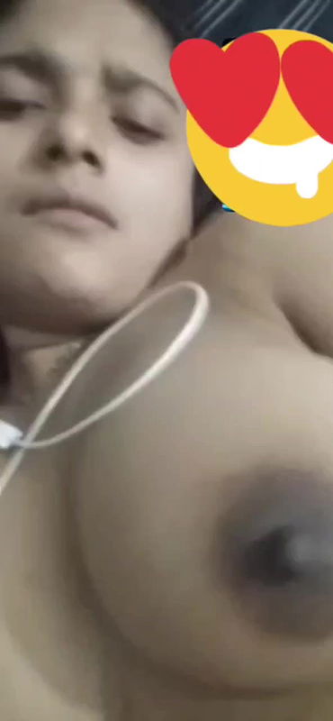 Beautiful Hijabi Mal Showing