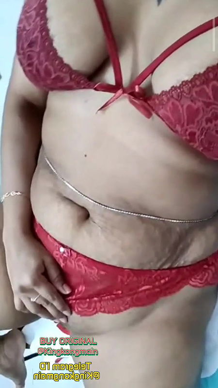 Insta MILF and Youtuber Veena Thaara Show Pussy and Big Ass