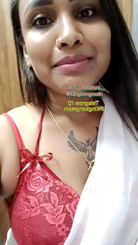 Insta MILF and Youtuber Veena Thaara Show Pussy and Big Ass