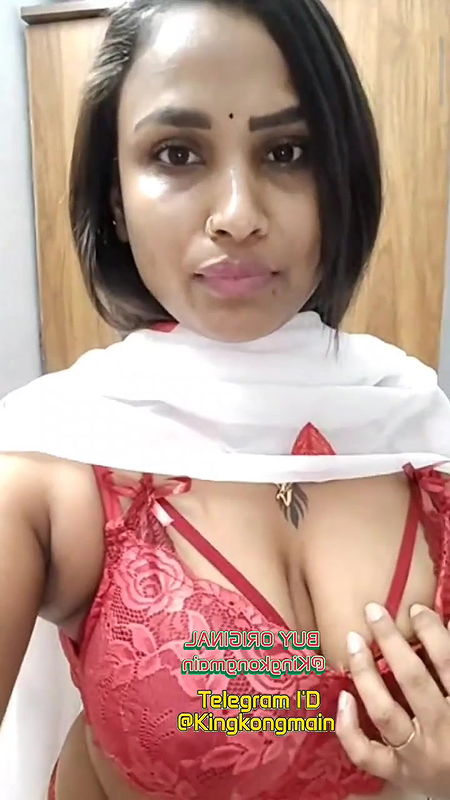 Insta MILF and Youtuber Veena Thaara Show Pussy and Big Ass