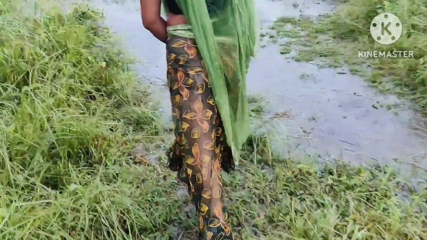 Desi bhabhi ne apane devar ko jungal me lekar ache se chudai karwayi outdoor sex