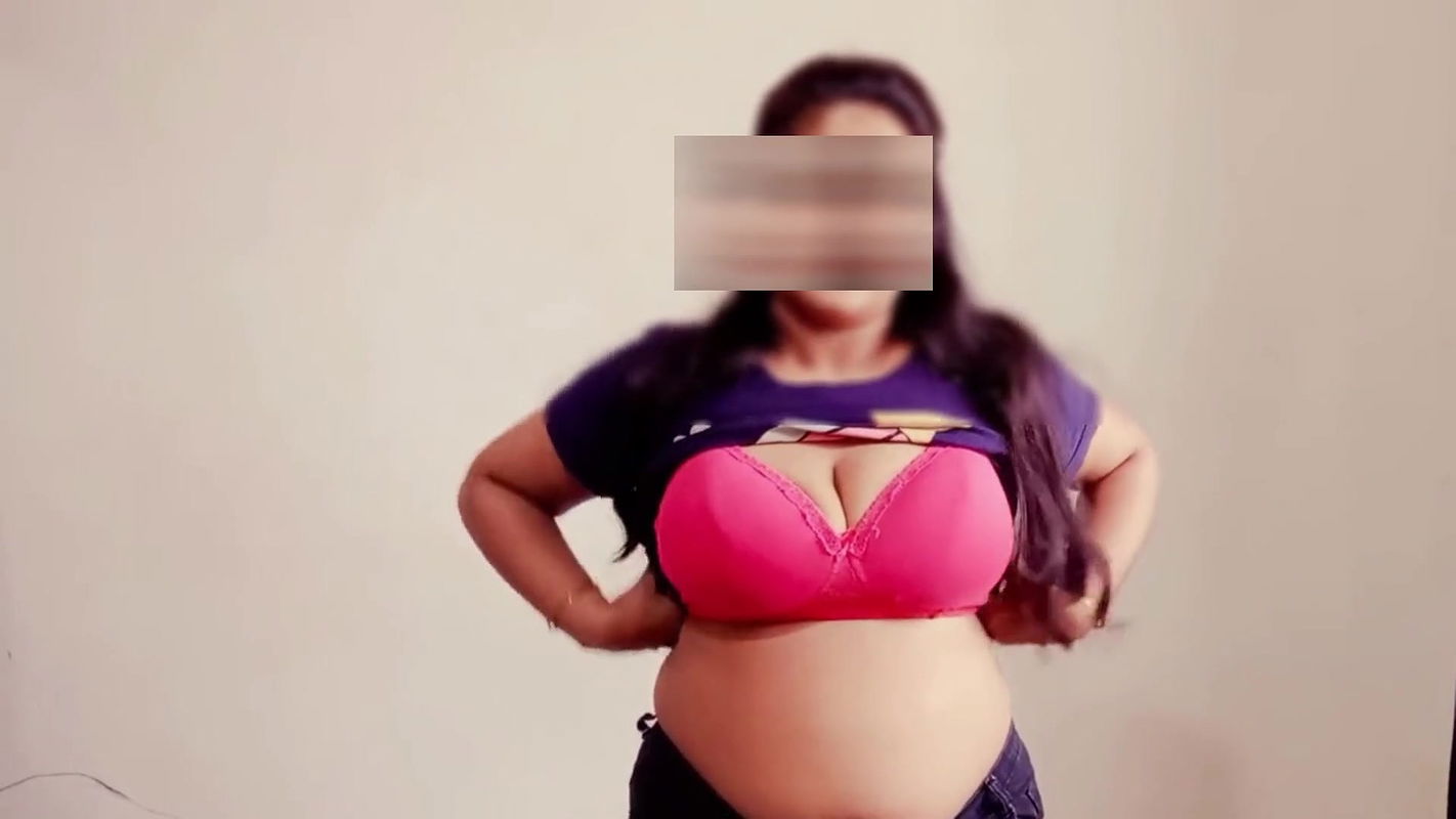 Indian Aunty nusrat showing her pussy and masturbating her self