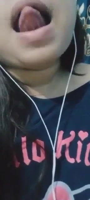 Beautiful Sexy Chubby Girl Showing