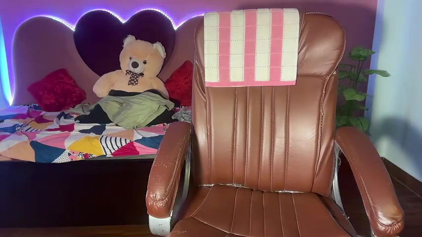 Stripchat-Public.Show-f-Funky_faira-2024.06.18.154646